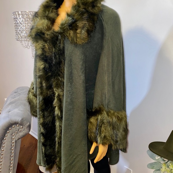 Stunning Faux Fur Shawl - Picture 6 of 6